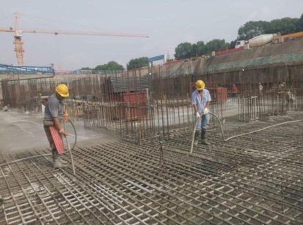 基础施工现场+地坪浇筑	