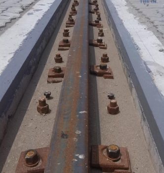 轨道压轨器安装实拍