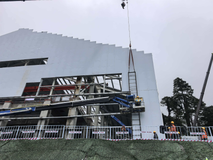 金博远钢构重点项目墙面围护施工 高空作业