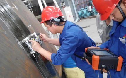 防腐涂层检测或焊缝探伤现场