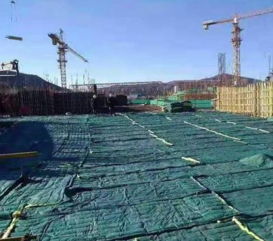 混凝土浇筑后覆盖保温棉被实拍