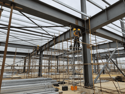 檩条加固施工实拍(下撑式檩条或增大截面)