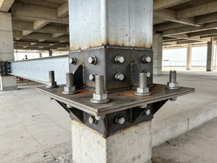 新建立柱与原有结构连接节点实拍